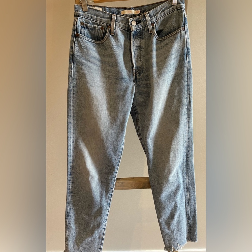 Woman’s Levi’s wedgie jeans